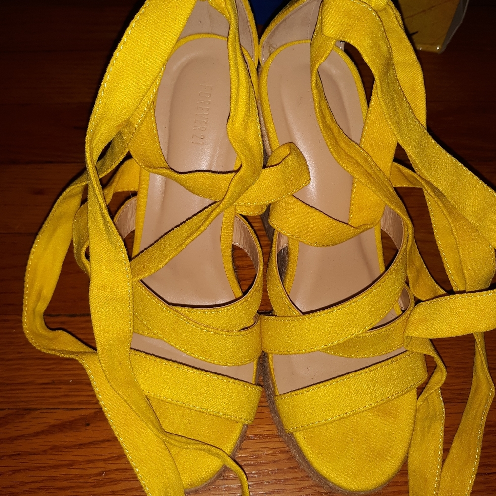 Shoes - Picture 3 of 4